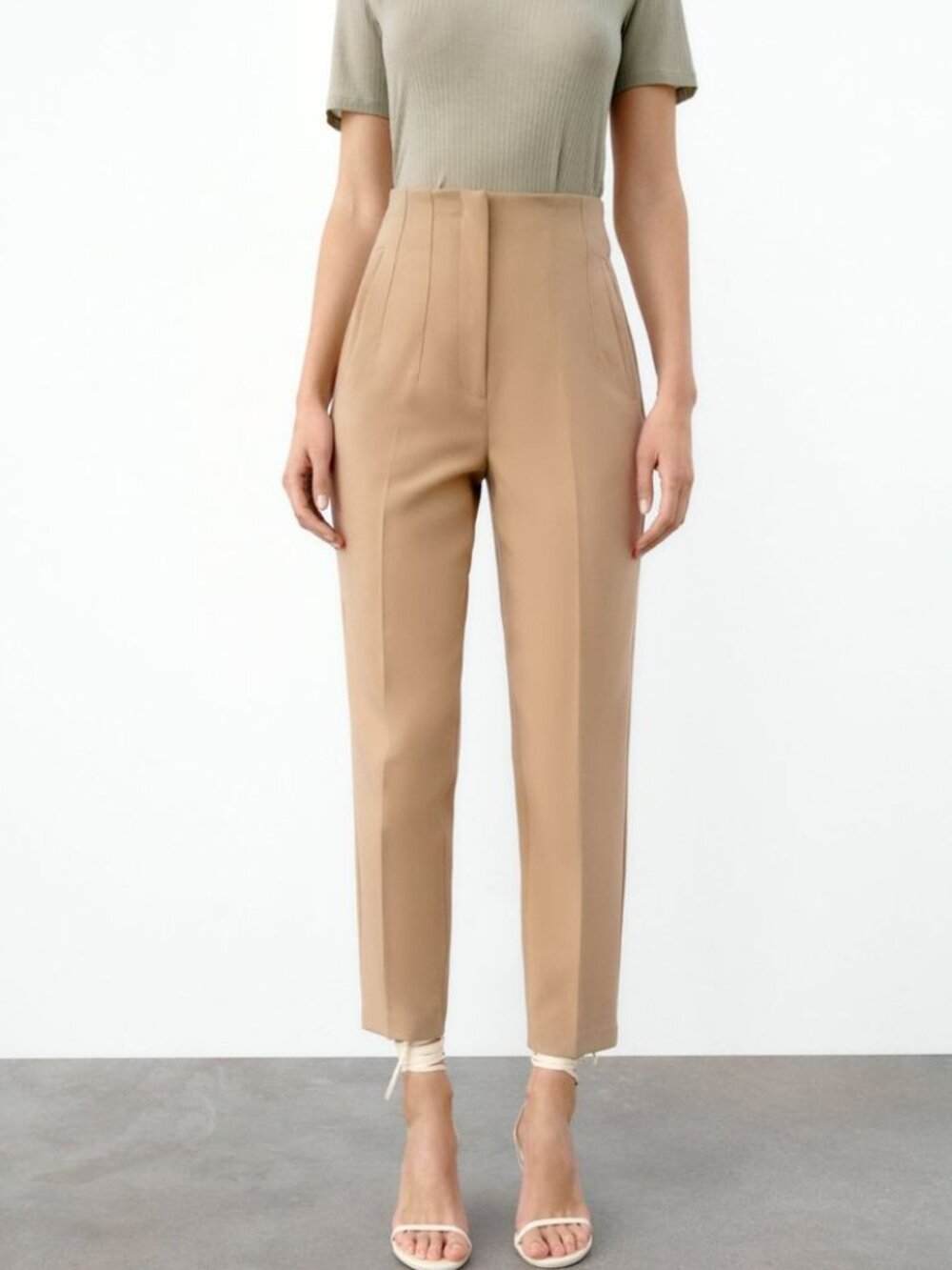Zara High-Waisted Trousers in Tan/Beige - L